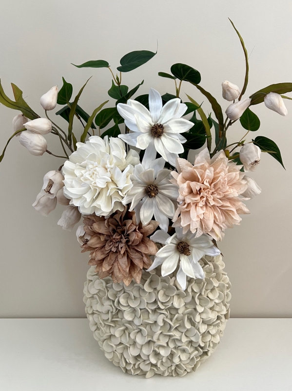Ovale vaas goud kleur met bloemen