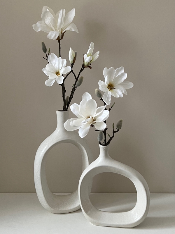 Vensterbank set Poca met Magnolia takken.