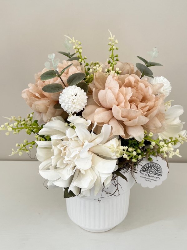 Zijden Biedermeier Bloemstuk Cr&egrave;me Beige in Witte Pot