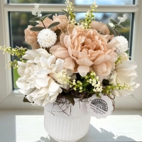 Zijden Biedermeier Bloemstuk Cr&egrave;me Beige in Witte Pot
